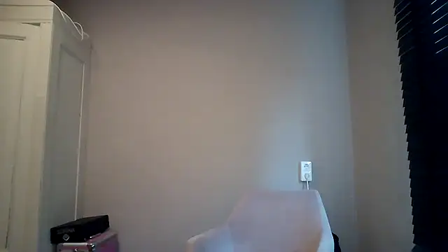 Snapshot of avajade chatting on November 19, 2025, 11:21 am avajade online show from November 19, 2025, 11:21 am