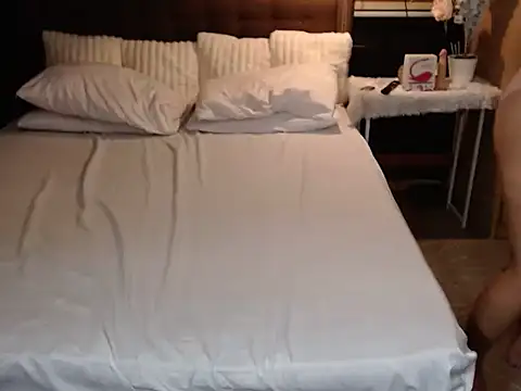 xheavenlytrans online show from December 4, 2025, 12:59 pm