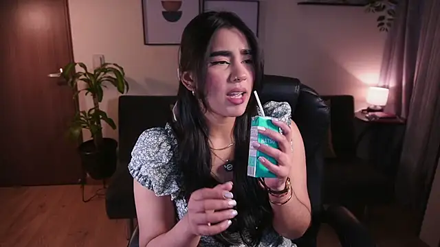 Isabella dior online show from April 8, 2026, 6:42 pm