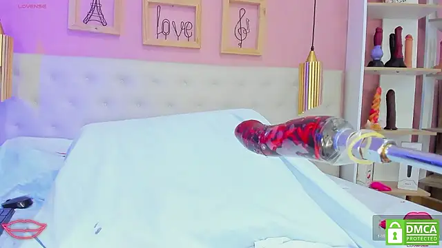 leylla  online show from March 11, 2026, 8:25 pm