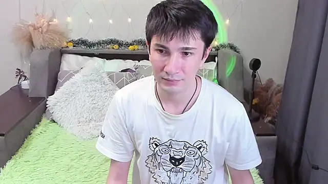 Yumi steve online show from October 31, 2025, 12:02 pm