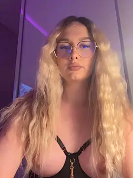 mollyxxx online show from May 18, 2026, 11:42 pm