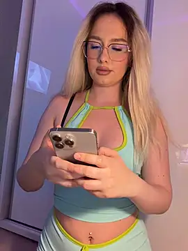 Snapshot of mollyxxx chatting on July 12, 2026, 4:02 am mollyxxx online show from July 12, 2026, 4:02 am