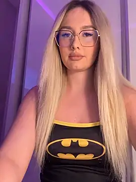 mollyxxx online show from April 6, 2026, 3:35 am