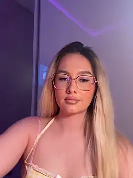 Snapshot of mollyxxx chatting on June 7, 2026, 3:23 am mollyxxx online show from June 7, 2026, 3:23 am