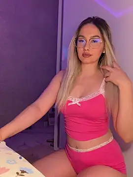 Snapshot of mollyxxx chatting on June 21, 2026, 2:28 am mollyxxx online show from June 21, 2026, 2:28 am