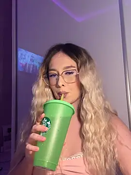 mollyxxx online show from February 8, 2026, 3:04 am