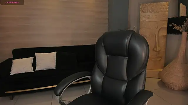 MiaRoberts1 online show from February 9, 2026, 7:12 pm