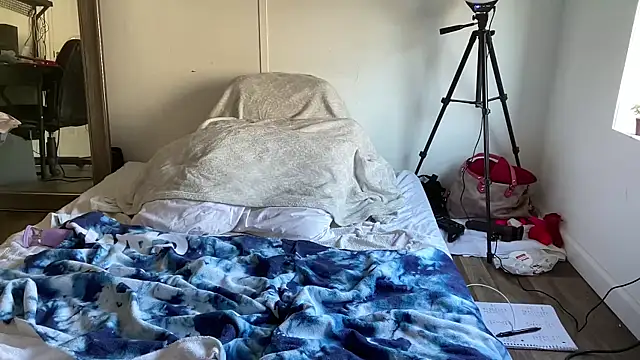 magicsparkles online show from January 31, 2025, 9:37 pm