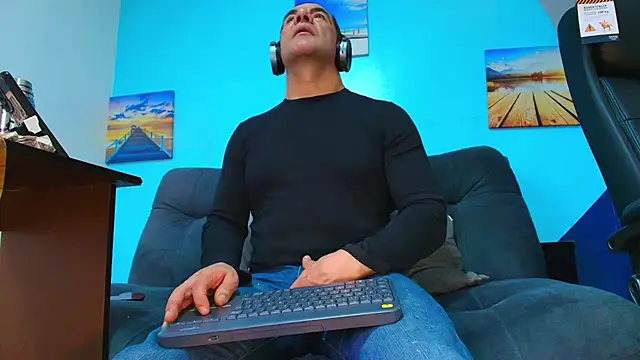 juanses n toro online show from October 24, 2025, 12:48 pm