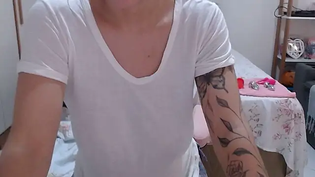 bustycarly online show from June 14, 2026, 1:56 pm