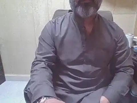 hairymaster95 online show from November 22, 2025, 4:11 am