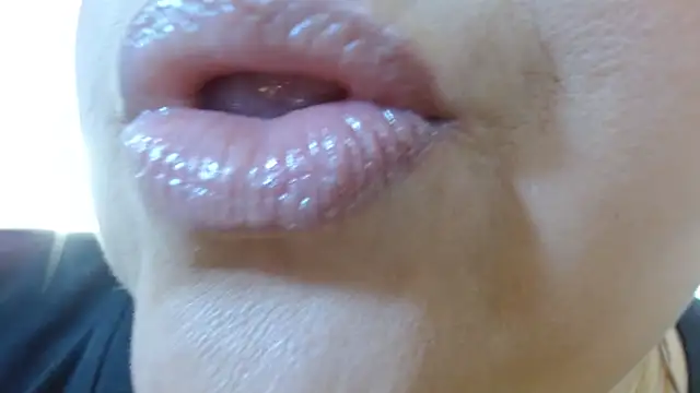 Snapshot of Kerly_Doll chatting on February 6, 2026, 12:23 pm Kerly Doll online show from February 6, 2026, 12:23 pm