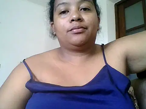 Snapshot of PRETTY-MI chatting on November 18, 2025, 9:01 am PRETTY-MI online show from November 18, 2025, 9:01 am