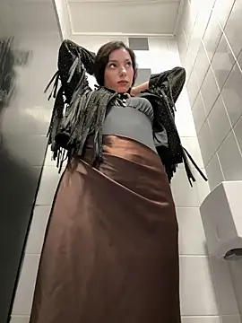  MiaQueen  online show from April 26, 2026, 9:56 pm