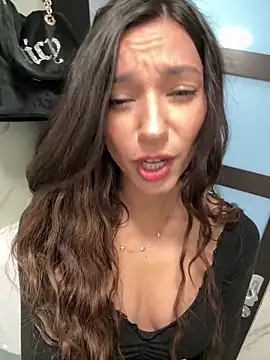  MiaQueen  online show from April 5, 2026, 10:27 pm