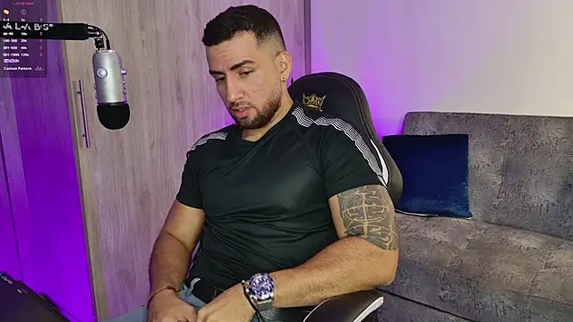 Snapshot of mr_david_cox chatting on February 14, 2025, 12:51 am mr david cox online show from February 14, 2025, 12:51 am