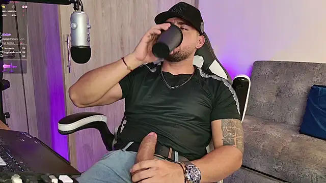 Snapshot of mr_david_cox chatting on February 22, 2025, 3:56 am mr david cox online show from February 22, 2025, 3:56 am