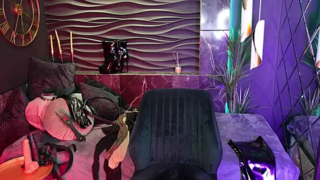 KylieMellow online show from November 11, 2025, 5:35 am