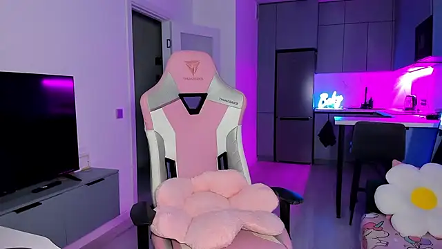 wow lovie online show from March 19, 2026, 4:23 am