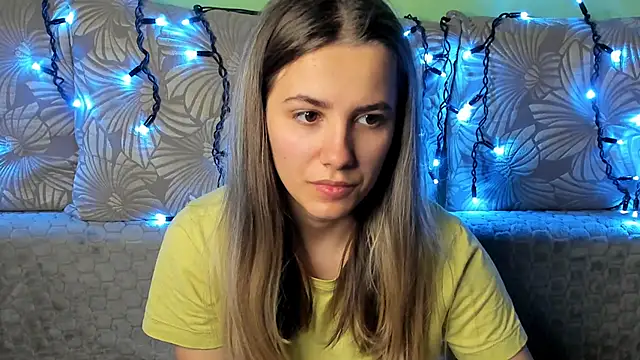 MaggieCake online show from November 5, 2025, 5:10 am