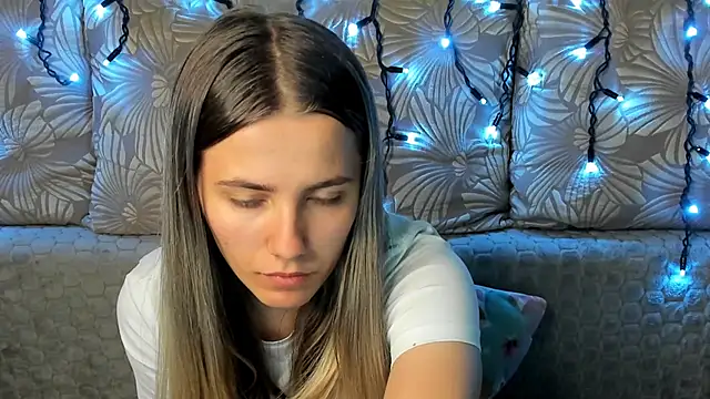 MaggieCake online show from October 22, 2025, 2:44 am