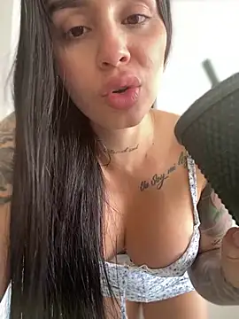 Snapshot of LaraHenao chatting on March 22, 2025, 3:20 pm LaraHenao online show from March 22, 2025, 3:20 pm