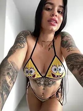 Snapshot of LaraHenao chatting on March 3, 2025, 12:50 pm LaraHenao online show from March 3, 2025, 12:50 pm