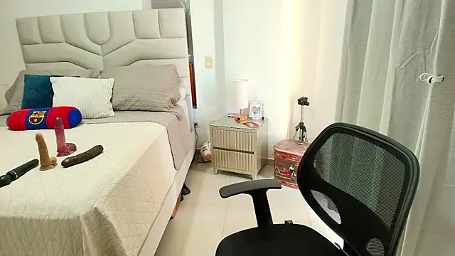 Naty Stone online show from April 14, 2026, 9:20 pm