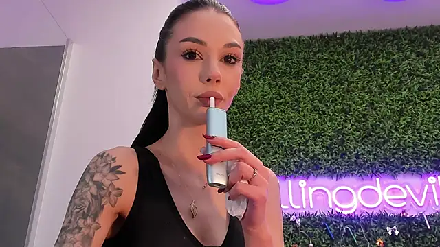 Snapshot of realhotfallingdevil chatting on February 7, 2026, 6:54 am realhotfallingdevil online show from February 7, 2026, 6:54 am