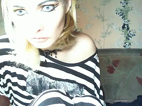 WildMissNiks online show from July 21, 2026, 6:37 am