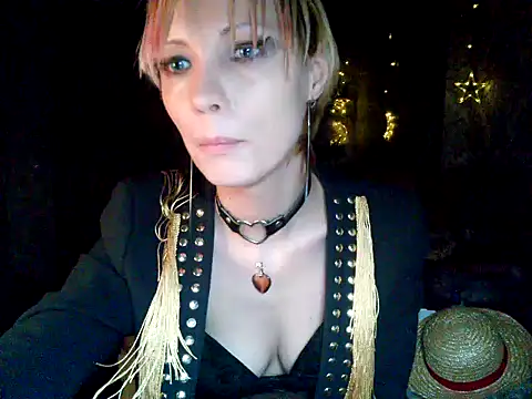 Snapshot of WildMissNiks chatting on December 22, 2024, 2:06 pm WildMissNiks online show from December 22, 2024, 2:06 pm
