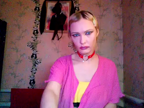 Snapshot of WildMissNiks chatting on November 4, 2025, 8:40 am WildMissNiks online show from November 4, 2025, 8:40 am