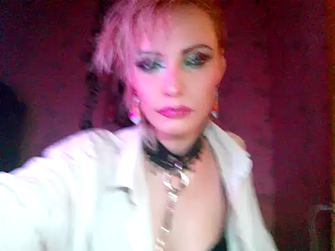 Snapshot of WildMissNiks chatting on December 4, 2025, 8:24 am WildMissNiks online show from December 4, 2025, 8:24 am