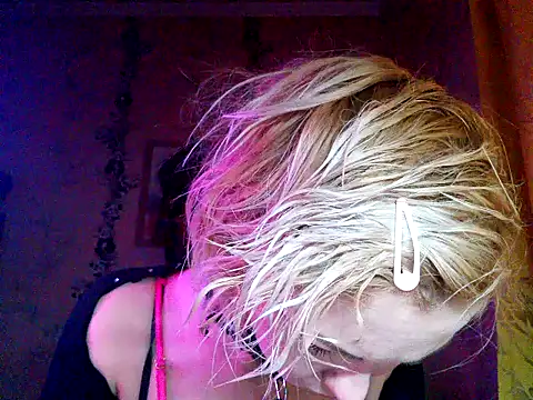 Snapshot of WildMissNiks chatting on December 16, 2025, 10:19 am WildMissNiks online show from December 16, 2025, 10:19 am