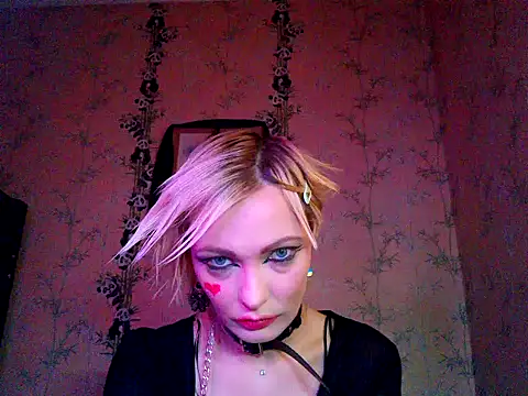 Snapshot of WildMissNiks chatting on November 3, 2025, 8:07 am WildMissNiks online show from November 3, 2025, 8:07 am