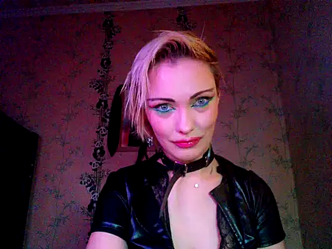 Snapshot of WildMissNiks chatting on November 11, 2025, 8:53 am WildMissNiks online show from November 11, 2025, 8:53 am