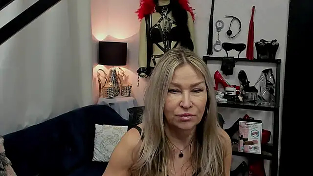 Snapshot of crystaLUX chatting on March 17, 2025, 7:02 am crystaLUX online show from March 17, 2025, 7:02 am
