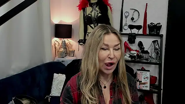 Snapshot of crystaLUX chatting on March 10, 2025, 6:49 am crystaLUX online show from March 10, 2025, 6:49 am