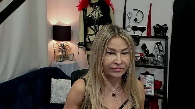 Snapshot of crystaLUX chatting on February 13, 2025, 5:37 am crystaLUX online show from February 13, 2025, 5:37 am