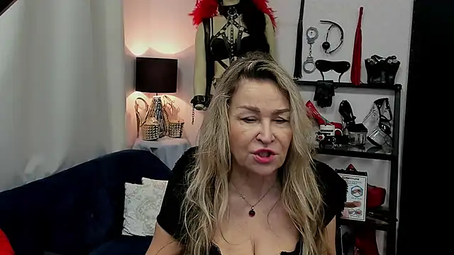 Snapshot of crystaLUX chatting on February 28, 2025, 5:48 am crystaLUX online show from February 28, 2025, 5:48 am