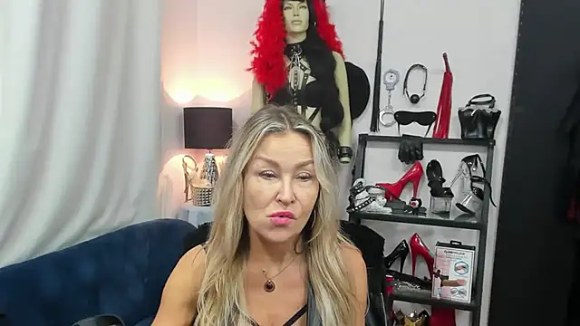 crystaLUX online show from October 22, 2025, 4:12 am