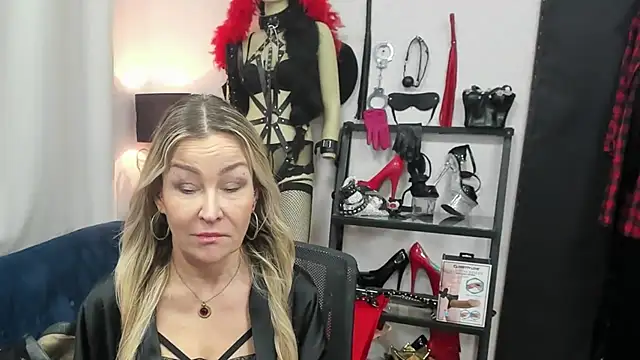 crystaLUX online show from February 3, 2026, 6:33 am