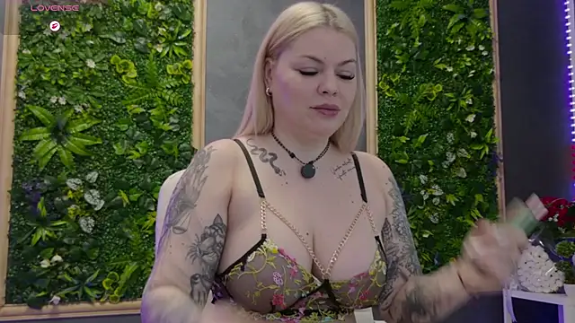 Raven Luna online show from March 23, 2026, 5:18 am