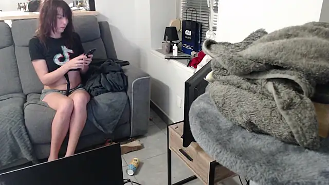 missthon0 online show from December 3, 2025, 1:43 pm