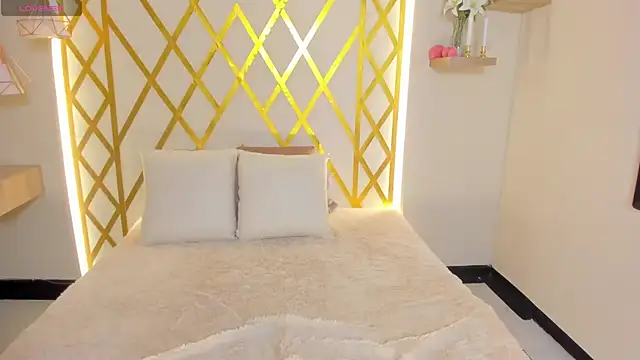 maryevans  online show from February 11, 2026, 12:27 pm