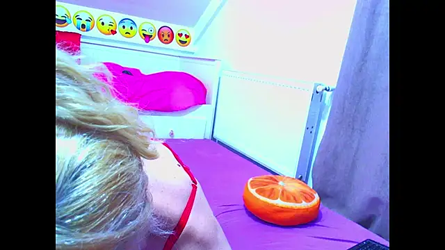 evehotty online show from October 21, 2025, 7:02 pm