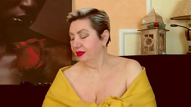 LadyPosh online show from April 9, 2026, 8:15 pm