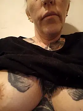 vamporasuccubus19777 online show from July 27, 2026, 9:44 pm