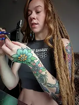 LucidLucy online show from November 15, 2025, 2:32 pm